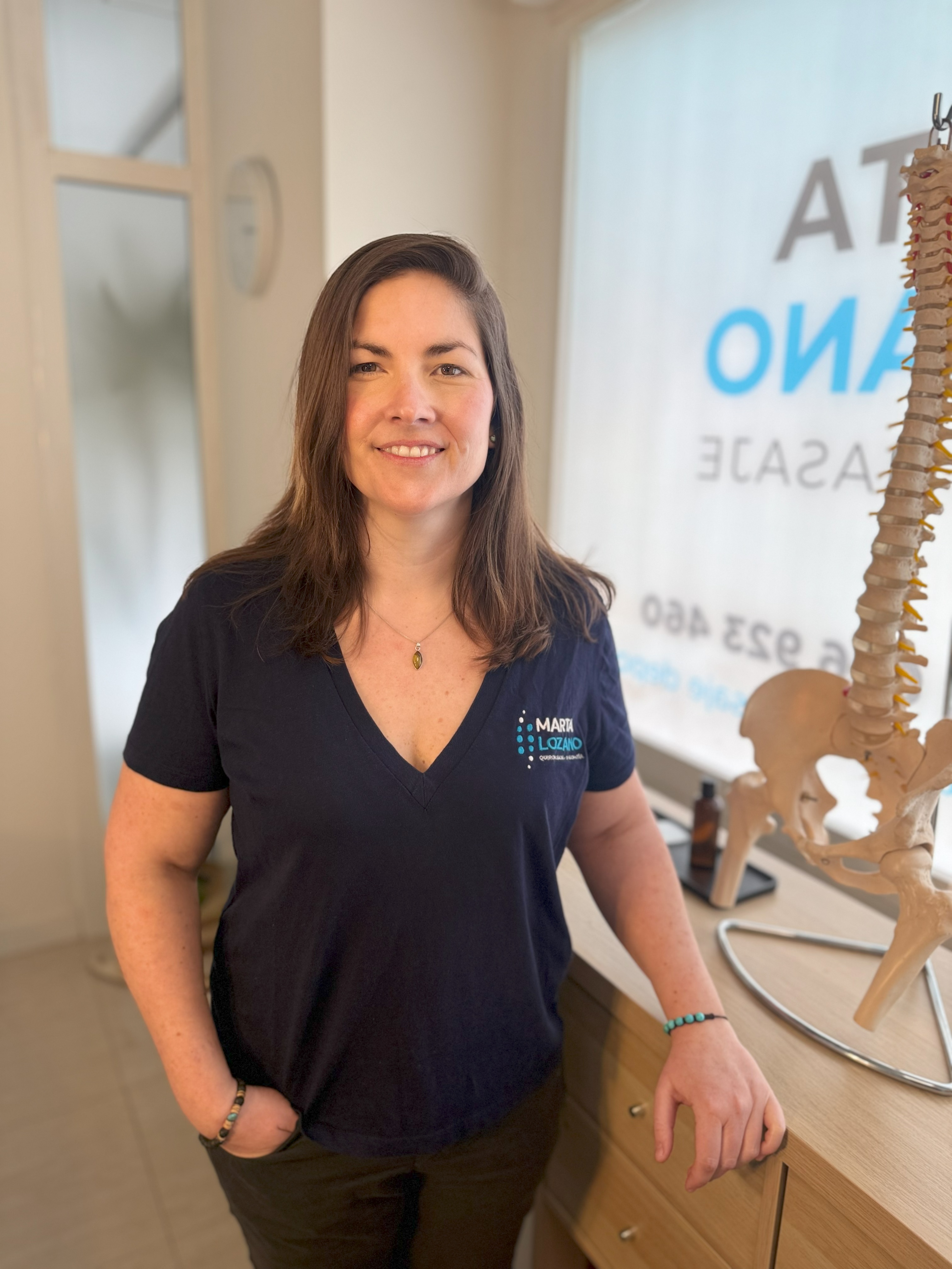 Marta Lozano - Quiromasajista y Osteópata en su consulta